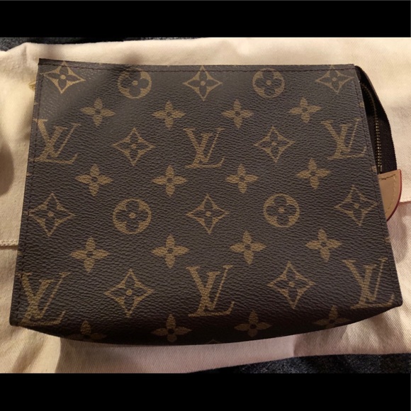 ❣️Louis Vuitton Toiletry 19❣️ - Picture 2 of 6